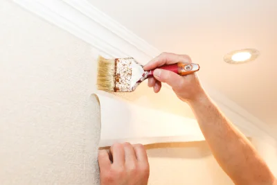 Pose de papier peint à Parcé — revêtements muraux et toiles de verre